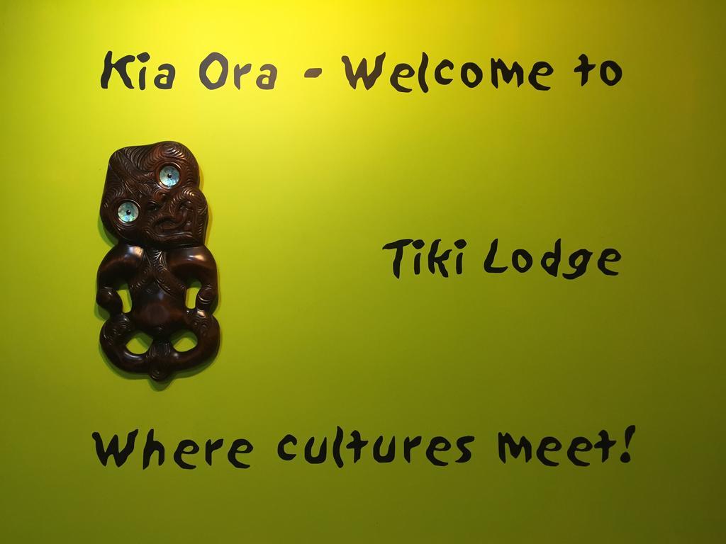 Tiki Lodge Backpackers タウポ エクステリア 写真
